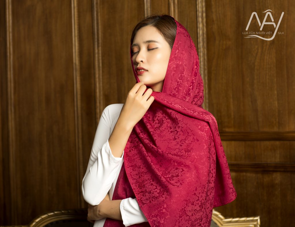 Bao Loc red silk scarf with rose pattern - High-class gift