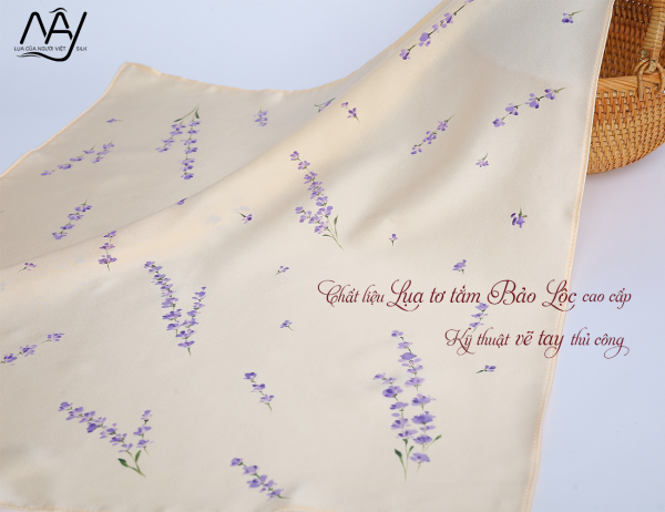 khăn lụa cao cấp vẽ tay hoa lavender màu be 5555
