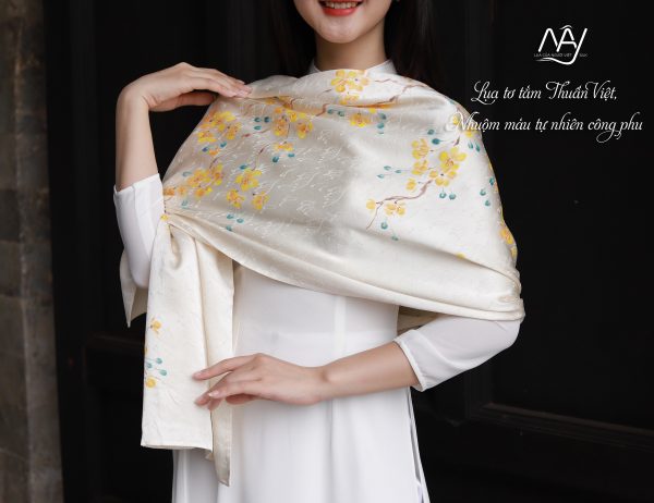 khăn lụa hà nội vẽ tay hoa mai nhuộm màu tự nhiên 55180