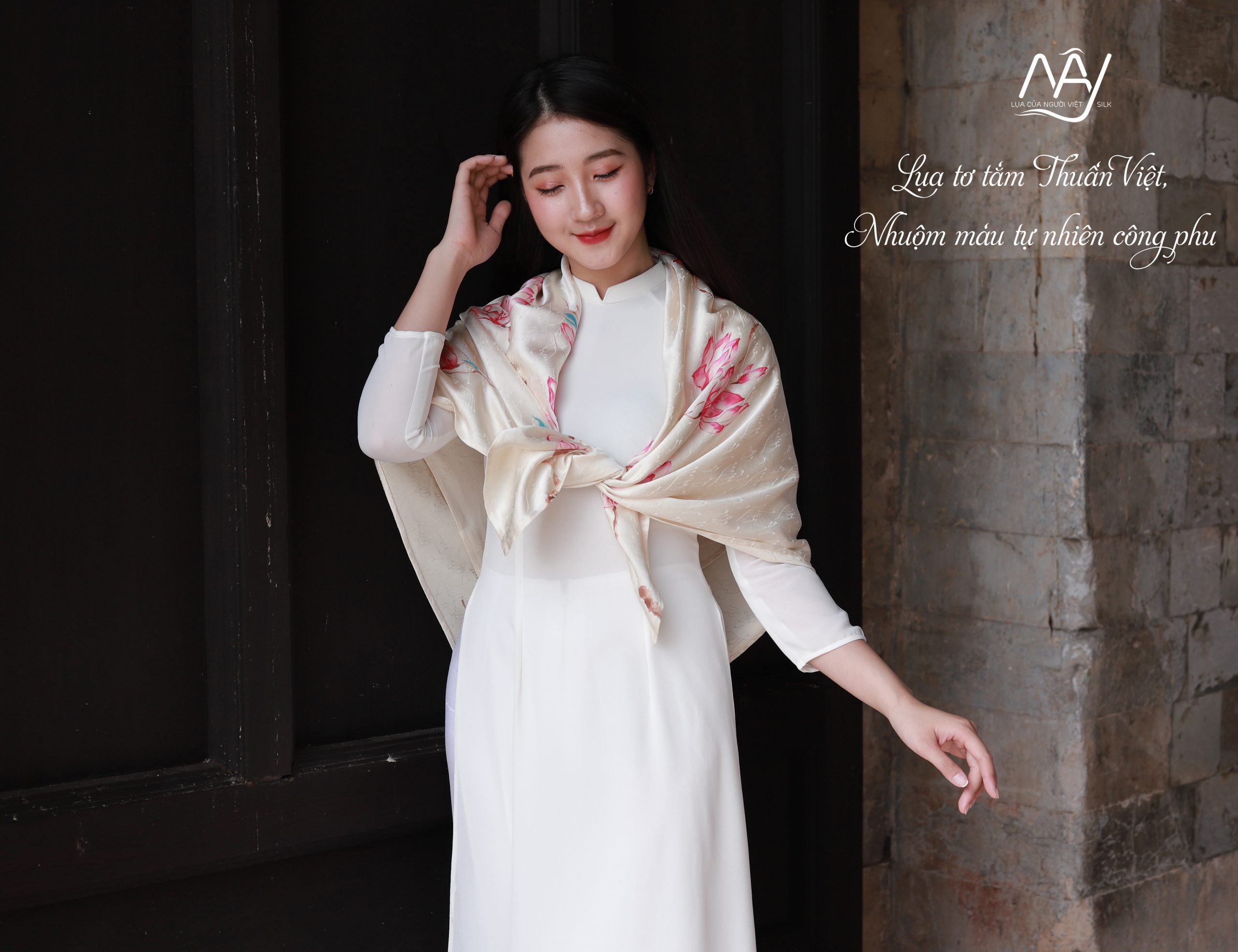 Hanoi silk scarf hand-painted magnolia flower natural color 1m1m
